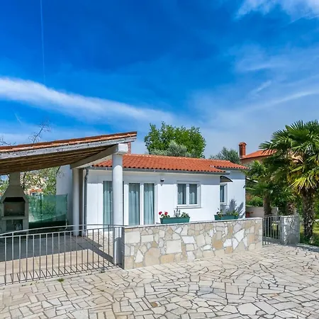 Cuki Bungalow *